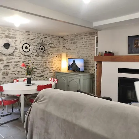 Holiday home La Maisonnette Des Miquelots, Patio & Charme, Proche Mont-st-michel