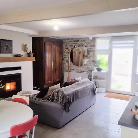 Small House Near Mont St Michel Tanis