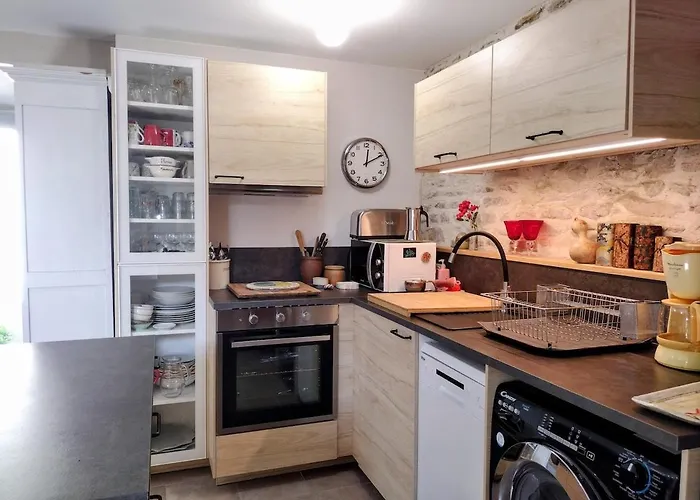 Small House Near Mont St Michel 度假居