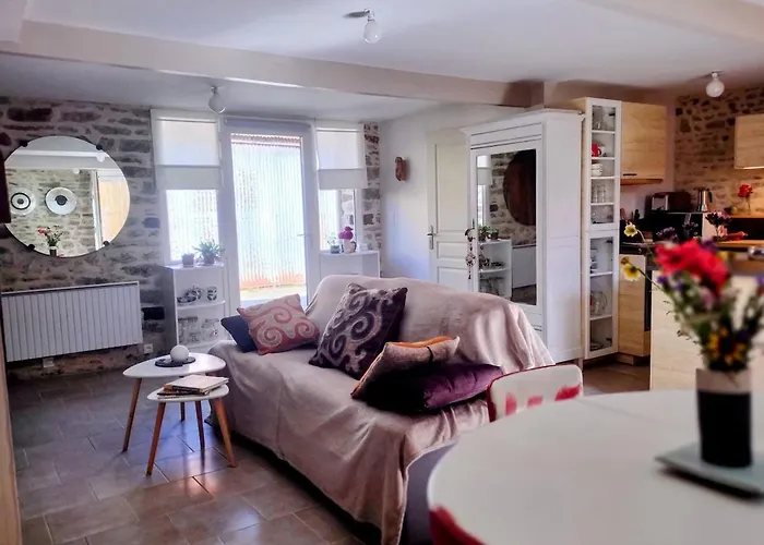 Small House Near Mont St Michel 度假居 *