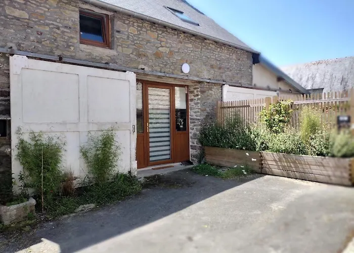 Small House Near Mont St Michel * Tanis