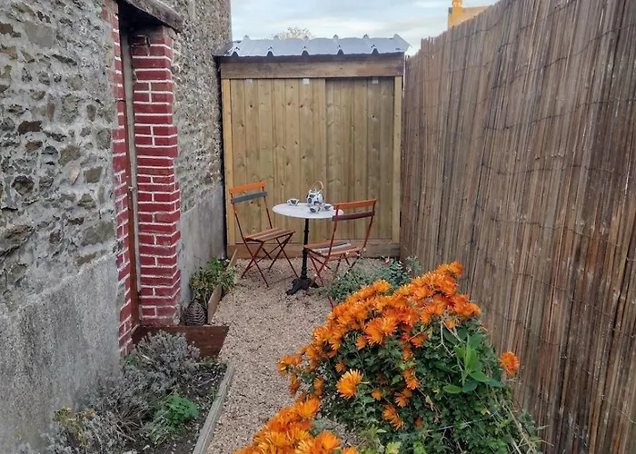 Small House Near Mont St Michel 度假居 *
